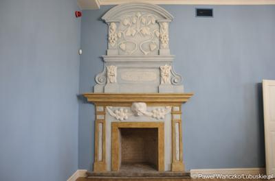Wnętrze barokowego pałacu w Ochli 