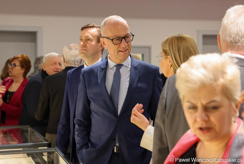Marszałek województwa lubuskiego Marcin Jabłoński podczas uroczystych obchodów jubileuszu 60-lecia Lubuskiego Towarzystwa Naukowego w Muzeum Ziemi Lubuskiej w Zielonej Górze.