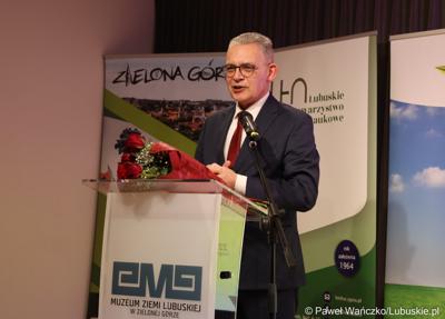 Prof. Wojciech Strzyżewski, rektor Uniwersytetu Zielonogórskiego przemawia podczas obchodów jubileuszu 60-lecia Lubuskiego Towarzystwa Naukowego w Muzeum Ziemi Lubuskiej w Zielonej Górze 