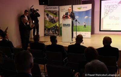 Prof. Wojciech Strzyżewski, rektor Uniwersytetu Zielonogórskiego przemawia podczas obchodów jubileuszu 60-lecia Lubuskiego Towarzystwa Naukowego w Muzeum Ziemi Lubuskiej w Zielonej Górze 
