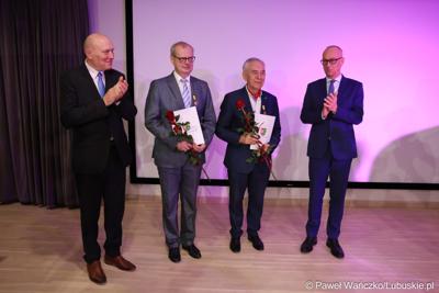 Uroczyste obchody jubileuszu 60-lecia Lubuskiego Towarzystwa Naukowego w Muzeum Ziemi Lubuskiej w Zielonej Górze. Z prawej marszałek województwa lubuskiego Marcin Jabłoński. Z lewej przewodniczący Sejmiku Wacław Maciuszonek.