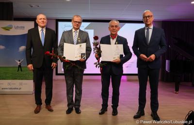 Uroczyste obchody jubileuszu 60-lecia Lubuskiego Towarzystwa Naukowego w Muzeum Ziemi Lubuskiej w Zielonej Górze. Z prawej marszałek województwa lubuskiego Marcin Jabłoński. Z lewej przewodniczący Sejmiku Wacław Maciuszonek.