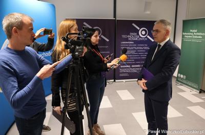 Uczestnicy Konferencji SatGisPlan 2024 w Parku Technologii Kosmicznych w Zielonej Górze Nowym Kisielinie