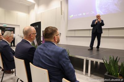 Uczestnicy Konferencji SatGisPlan 2024 w Parku Technologii Kosmicznych w Zielonej Górze Nowym Kisielinie
