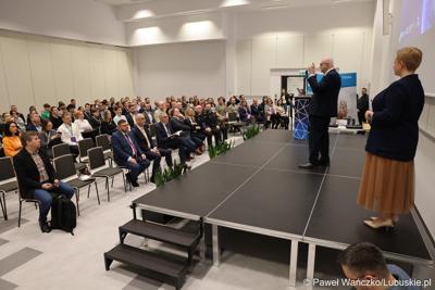 Uczestnicy Konferencji SatGisPlan 2024 w Parku Technologii Kosmicznych w Zielonej Górze Nowym Kisielinie