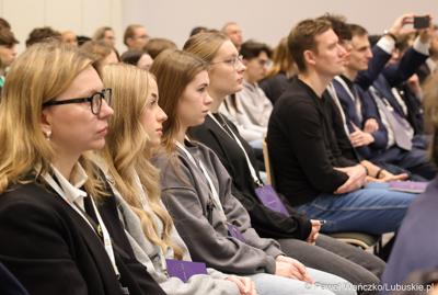 Uczestnicy Konferencji SatGisPlan 2024 w Parku Technologii Kosmicznych w Zielonej Górze Nowym Kisielinie