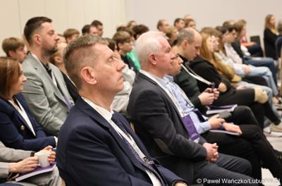 Uczestnicy Konferencji SatGisPlan 2024 w Parku Technologii Kosmicznych w Zielonej Górze Nowym Kisielinie