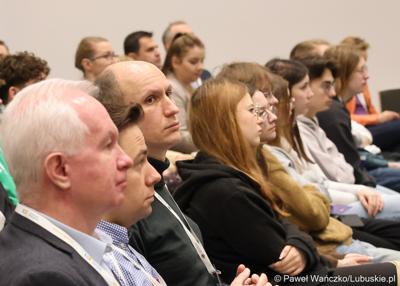 Uczestnicy Konferencji SatGisPlan 2024 w Parku Technologii Kosmicznych w Zielonej Górze Nowym Kisielinie
