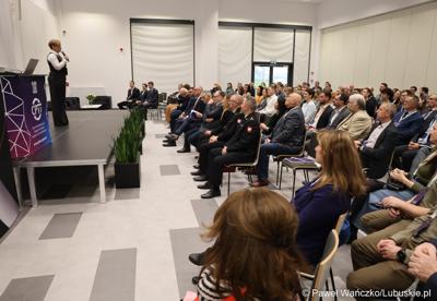 Uczestnicy Konferencji SatGisPlan 2024 w Parku Technologii Kosmicznych w Zielonej Górze Nowym Kisielinie