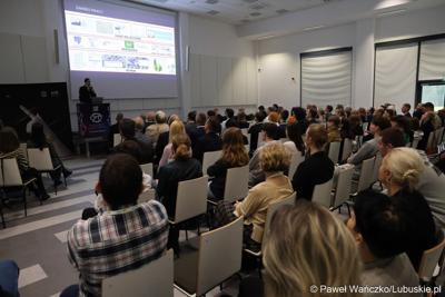 Uczestnicy Konferencji SatGisPlan 2024 w Parku Technologii Kosmicznych w Zielonej Górze Nowym Kisielinie