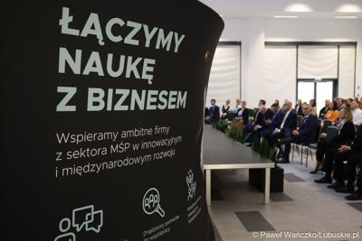 Uczestnicy Konferencji SatGisPlan 2024 w Parku Technologii Kosmicznych w Zielonej Górze Nowym Kisielinie