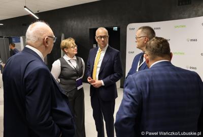 Uczestnicy Konferencji SatGisPlan 2024 w Parku Technologii Kosmicznych w Zielonej Górze Nowym Kisielinie