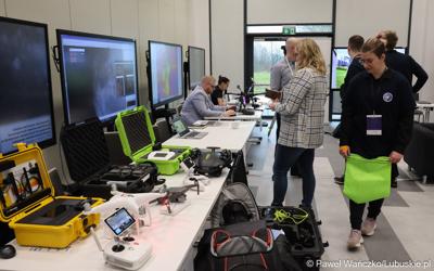 Uczestnicy Konferencji SatGisPlan 2024 w Parku Technologii Kosmicznych w Zielonej Górze Nowym Kisielinie