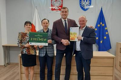 Podpisano kolejne umowy na budowę i modernizację dróg lokalnych
