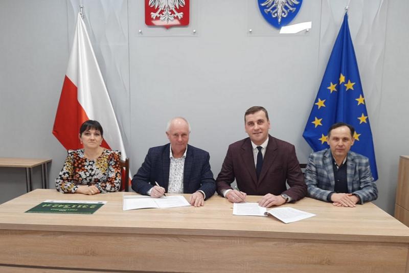 Podpisano kolejne umowy na budowę i modernizację dróg lokalnych