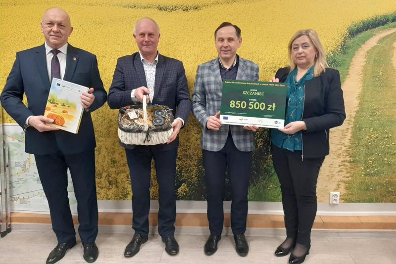 Podpisano kolejne umowy na budowę i modernizację dróg lokalnych