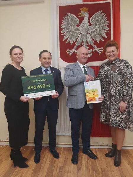 Podpisano kolejne umowy na budowę i modernizację dróg lokalnych