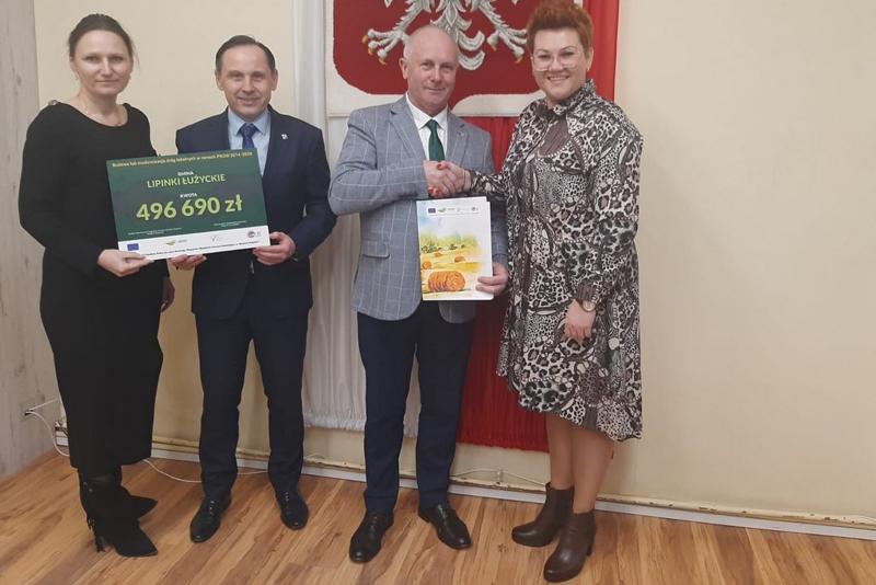 Podpisano kolejne umowy na budowę i modernizację dróg lokalnych