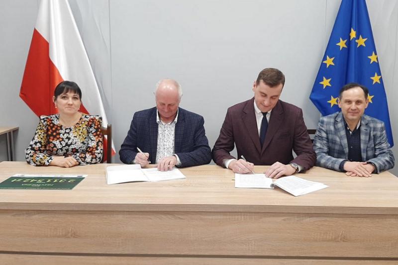 Podpisano kolejne umowy na budowę i modernizację dróg lokalnych