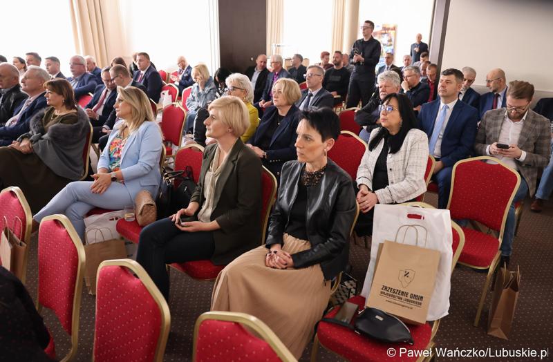 Uczestnicy walnego zgromadzenia członków Zrzeszenia Gmin Województwa Lubuskiego w Lubniewicach
