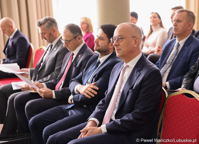 Uczestnicy walnego zgromadzenia członków Zrzeszenia Gmin Województwa Lubuskiego w Lubniewicach