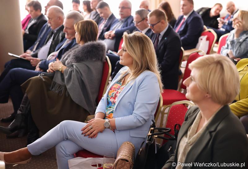 Uczestnicy walnego zgromadzenia członków Zrzeszenia Gmin Województwa Lubuskiego w Lubniewicach