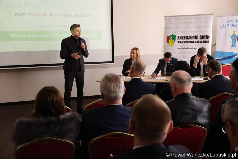 Uczestnicy walnego zgromadzenia członków Zrzeszenia Gmin Województwa Lubuskiego w Lubniewicach