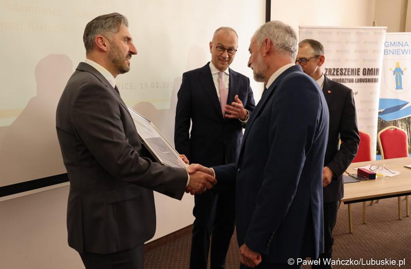 Uczestnicy walnego zgromadzenia członków Zrzeszenia Gmin Województwa Lubuskiego w Lubniewicach