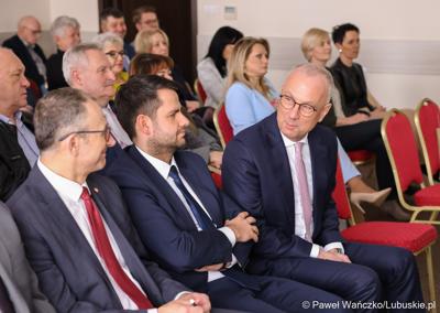 Uczestnicy walnego zgromadzenia członków Zrzeszenia Gmin Województwa Lubuskiego w Lubniewicach 