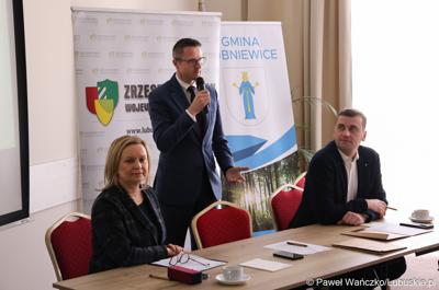 Uczestnicy walnego zgromadzenia członków Zrzeszenia Gmin Województwa Lubuskiego w Lubniewicach 