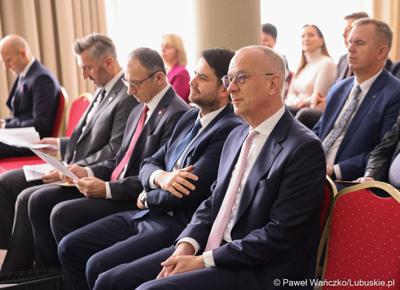 Uczestnicy walnego zgromadzenia członków Zrzeszenia Gmin Województwa Lubuskiego w Lubniewicach 
