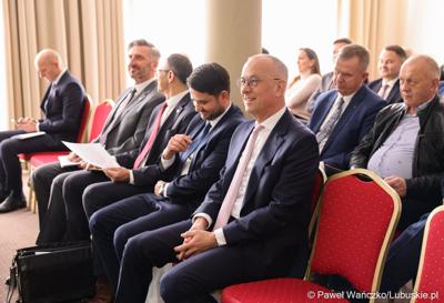 Uczestnicy walnego zgromadzenia członków Zrzeszenia Gmin Województwa Lubuskiego w Lubniewicach 