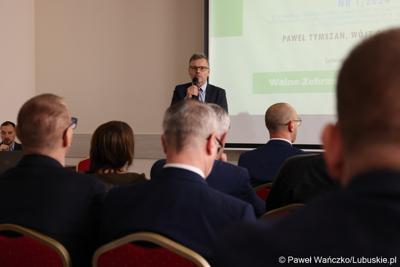 Uczestnicy walnego zgromadzenia członków Zrzeszenia Gmin Województwa Lubuskiego w Lubniewicach 