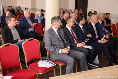 Uczestnicy walnego zgromadzenia członków Zrzeszenia Gmin Województwa Lubuskiego w Lubniewicach 