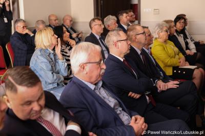 Uczestnicy walnego zgromadzenia członków Zrzeszenia Gmin Województwa Lubuskiego w Lubniewicach 