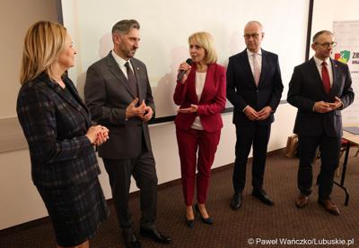 Uczestnicy walnego zgromadzenia członków Zrzeszenia Gmin Województwa Lubuskiego w Lubniewicach 