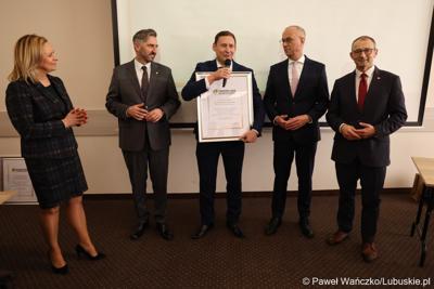 Uczestnicy walnego zgromadzenia członków Zrzeszenia Gmin Województwa Lubuskiego w Lubniewicach 