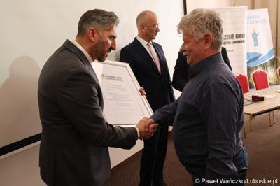 Uczestnicy walnego zgromadzenia członków Zrzeszenia Gmin Województwa Lubuskiego w Lubniewicach 