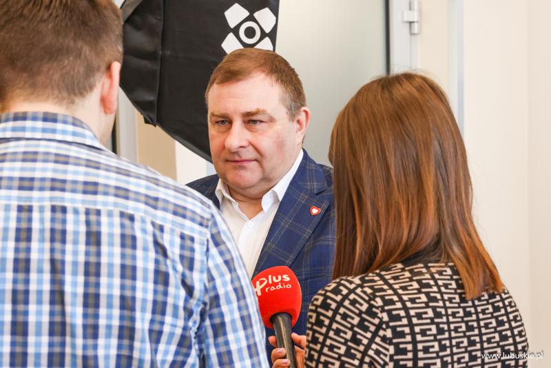 Grzegorz Potęga, Członek Zarządu Województwa Lubuskiego udziela wywiadu mediom