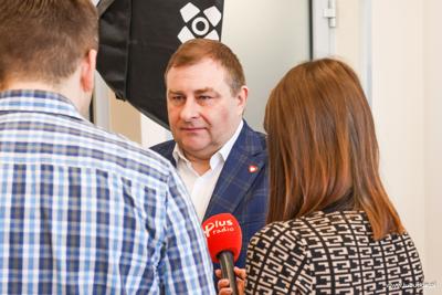 Grzegorz Potęga, Członek Zarządu Województwa Lubuskiego udziela wywiadu mediom