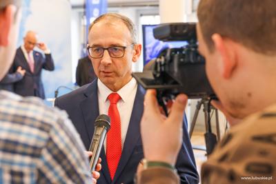 Marek Cebula, Wojewoda Lubuski udziela wywiadu mediom
