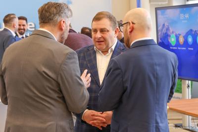 Uczestnicy konferencji prasowej w sali prasowej w Urzędzie Marszałkowskim w Zielonej Górze 