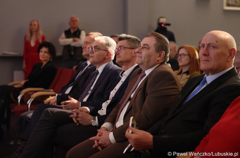 Uroczystość  wręczenia nagród i wyróżnień laureatom 30. Lubuskiego Wawrzynu Literackiego, 19. Lubuskiego Wawrzynu Naukowego i 10. Lubuskiego Wawrzynu Dziennikarskiego.