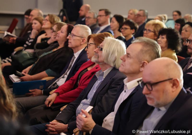 Uroczystość  wręczenia nagród i wyróżnień laureatom 30. Lubuskiego Wawrzynu Literackiego, 19. Lubuskiego Wawrzynu Naukowego i 10. Lubuskiego Wawrzynu Dziennikarskiego.