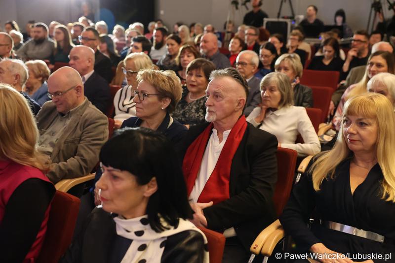 Uroczystość  wręczenia nagród i wyróżnień laureatom 30. Lubuskiego Wawrzynu Literackiego, 19. Lubuskiego Wawrzynu Naukowego i 10. Lubuskiego Wawrzynu Dziennikarskiego.