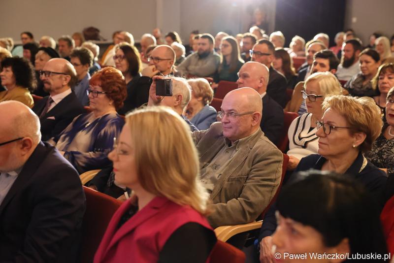 Uroczystość  wręczenia nagród i wyróżnień laureatom 30. Lubuskiego Wawrzynu Literackiego, 19. Lubuskiego Wawrzynu Naukowego i 10. Lubuskiego Wawrzynu Dziennikarskiego.