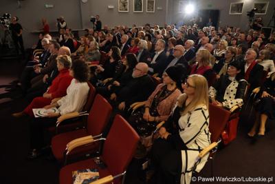 Uroczystość  wręczenia nagród i wyróżnień laureatom 30. Lubuskiego Wawrzynu Literackiego, 19. Lubuskiego Wawrzynu Naukowego i 10. Lubuskiego Wawrzynu Dziennikarskiego.