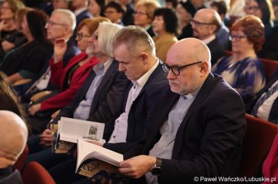 Uroczystość  wręczenia nagród i wyróżnień laureatom 30. Lubuskiego Wawrzynu Literackiego, 19. Lubuskiego Wawrzynu Naukowego i 10. Lubuskiego Wawrzynu Dziennikarskiego.