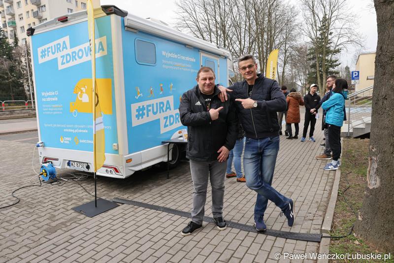 Pierwsza Kawiarenka Zdrowia zawitała do Szpitala Uniwersyteckiego w Zielonej Górze, a dokładnie do poradni przyszpitalnych przy ul. Podgórnej. Na zdjęciu członek Zarządu Województwa Lubuskiego Grzegorz Potęga (z lewej) i radny woj. lubuskiego Sebastian Ciemnoczołowski.