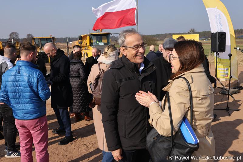 Uczestnicy konferencji prasowej rozpoczynającej budowę IV etapu obwodnicy Drezdenka